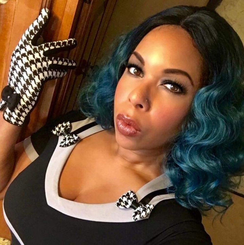 Black Curvalicious Button Wiggle Dress - Picture 6 of 7